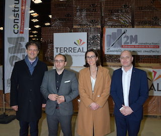 (De droite à gauche : M. Fonvieille Business Developper & Chargé RSE 2M Construction, Mme Karine Traval Michelet Vice Présidente Toulouse Métropole & Maire de Colomiers, Musa ISIK Directeur Général 2M Construction et M. Le Consul Général de Turquie à Bordeaux Eymen SIMSEX